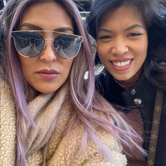 Meet your Poshers | Michelle & Sharon - Picture 2 of 6